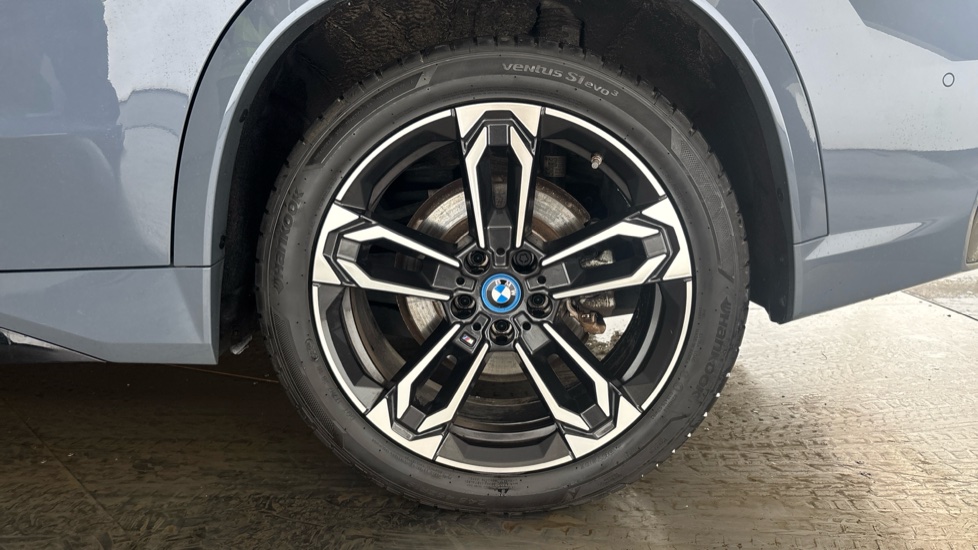 BMW iX1 Image 18