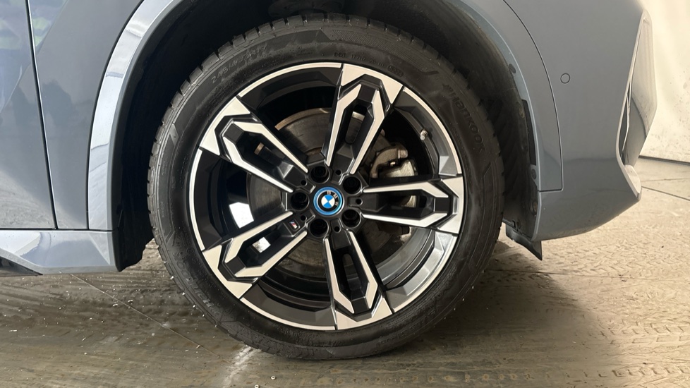 BMW iX1 Image 20