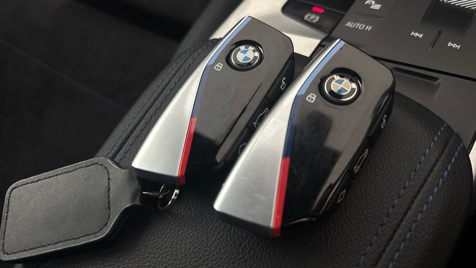 BMW iX1 2 keys