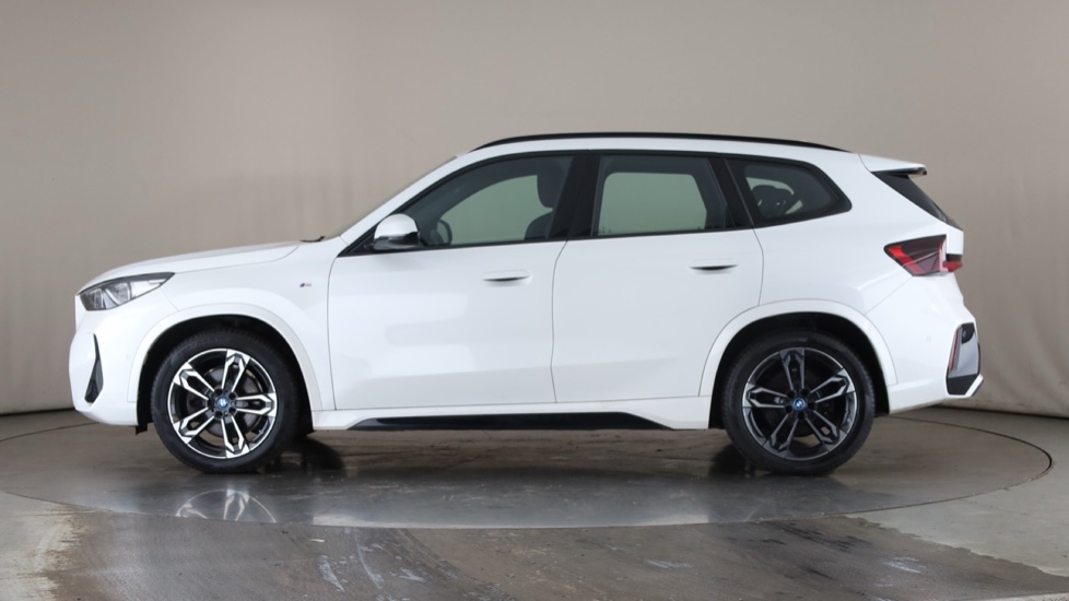 BMW iX1 Image 2