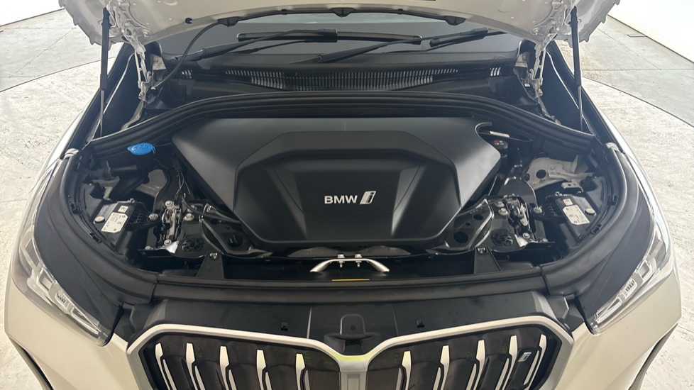 BMW iX1 Image 16