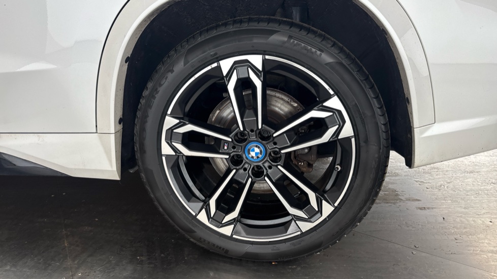 BMW iX1 Image 18