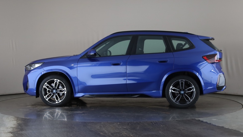 BMW iX1 Image 2