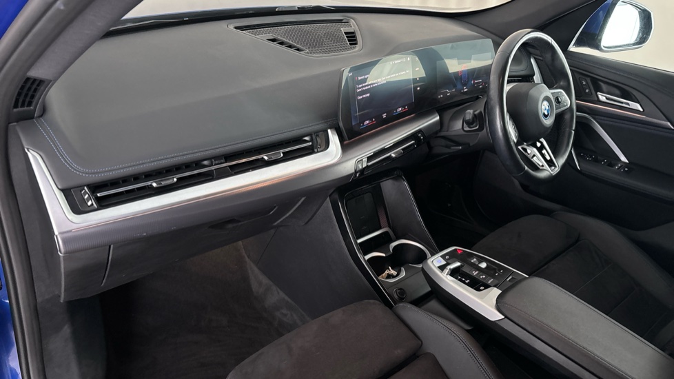 BMW iX1 Image 10