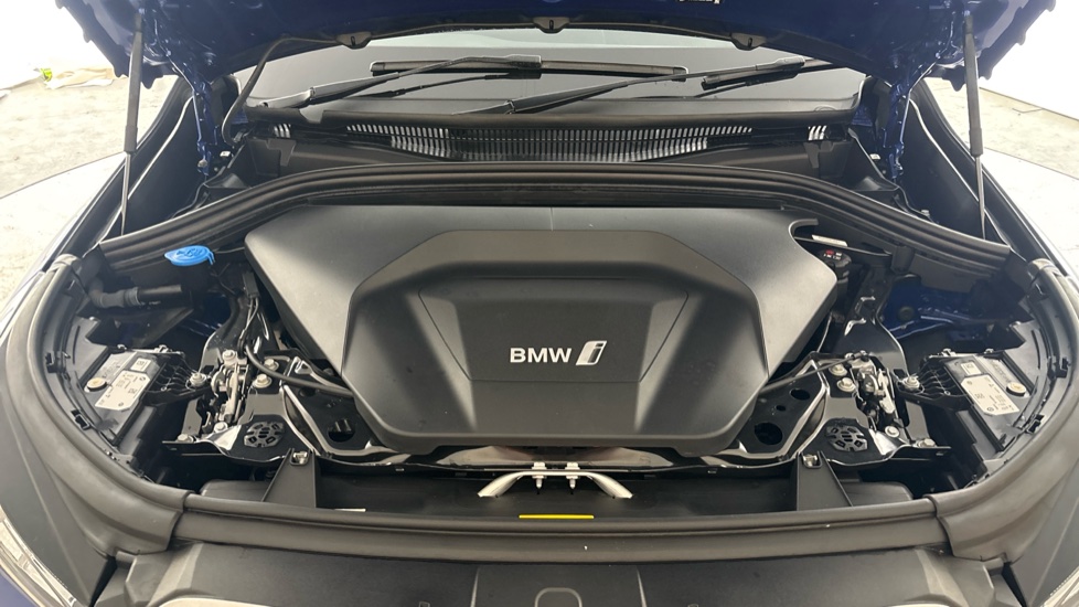 BMW iX1 Image 16