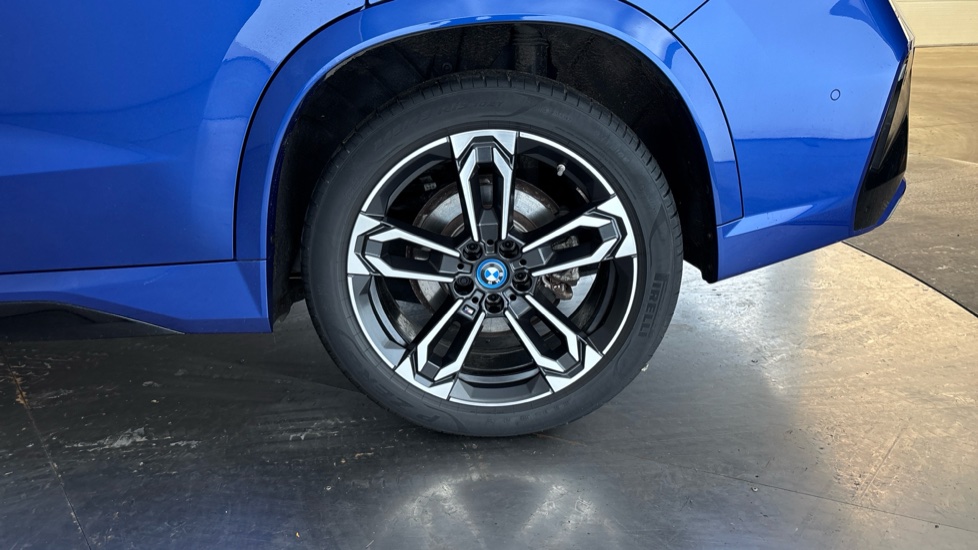 BMW iX1 Image 18
