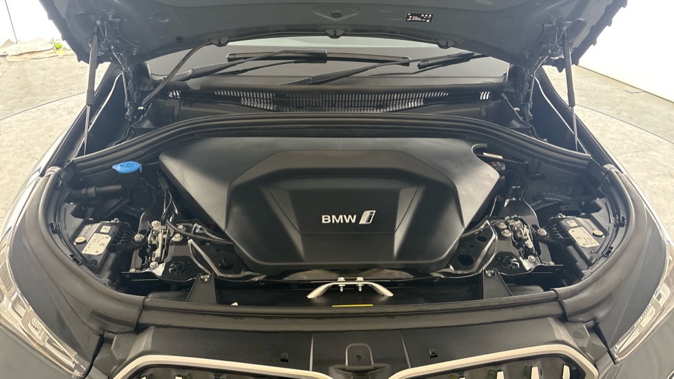 BMW iX1 Image 16