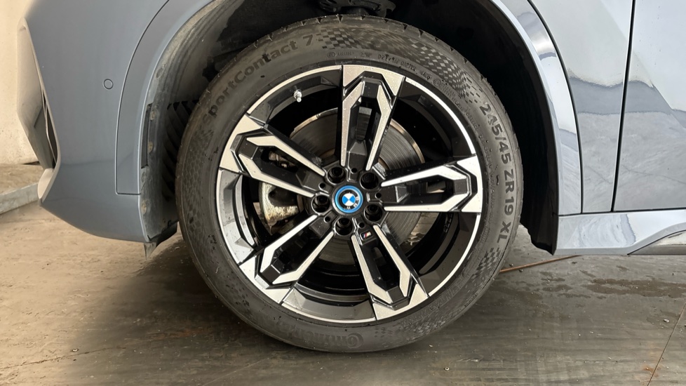 BMW iX1 Image 17