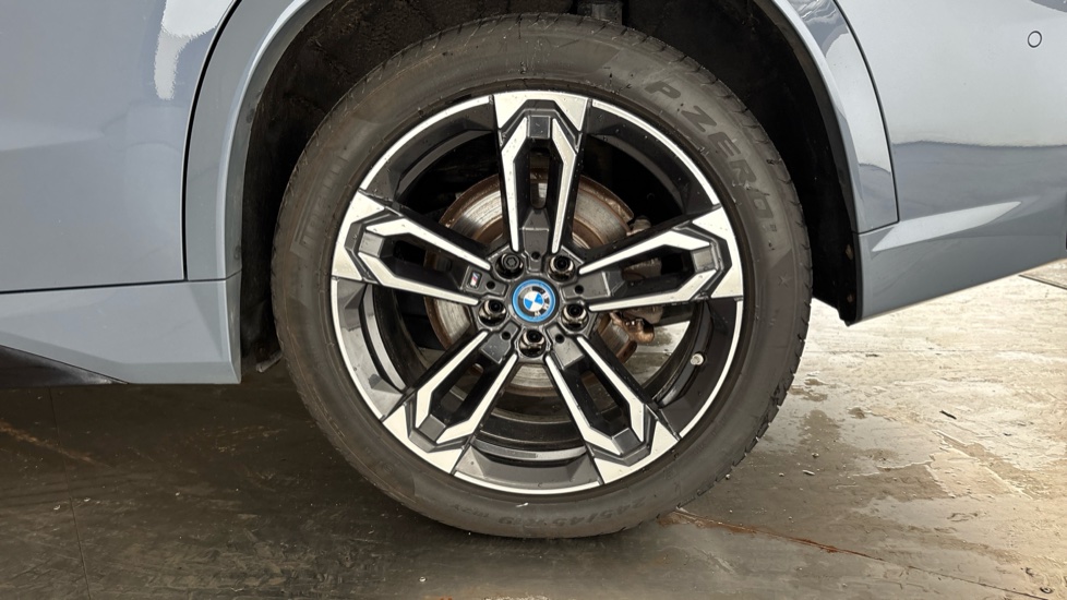 BMW iX1 Image 18