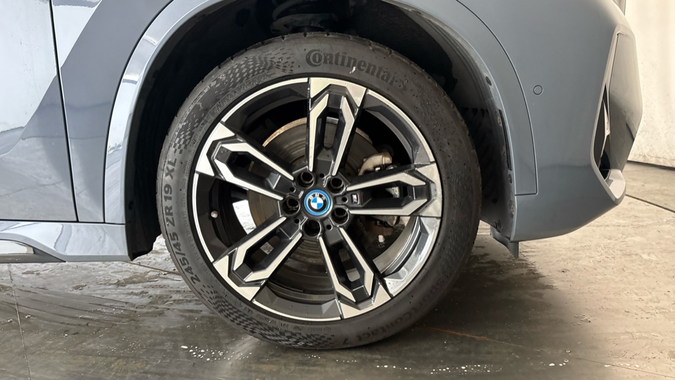 BMW iX1 Image 20