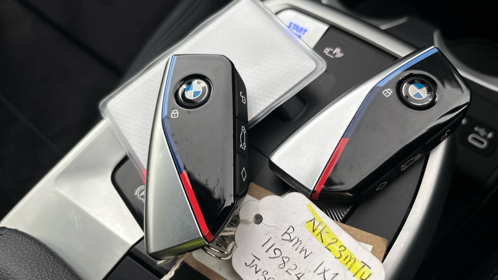 BMW iX1 2 keys