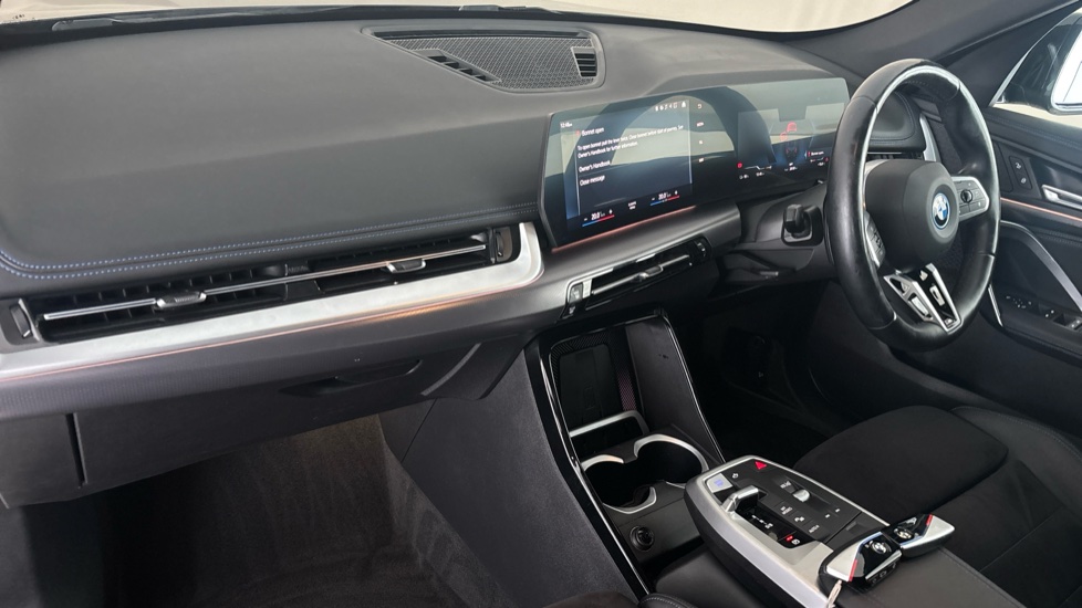 BMW iX1 Image 10