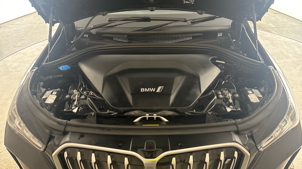 BMW iX1 Image 16