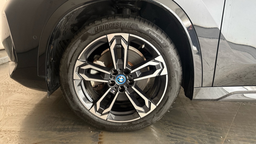 BMW iX1 Image 17