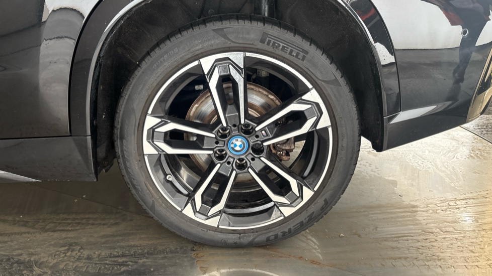 BMW iX1 Image 18