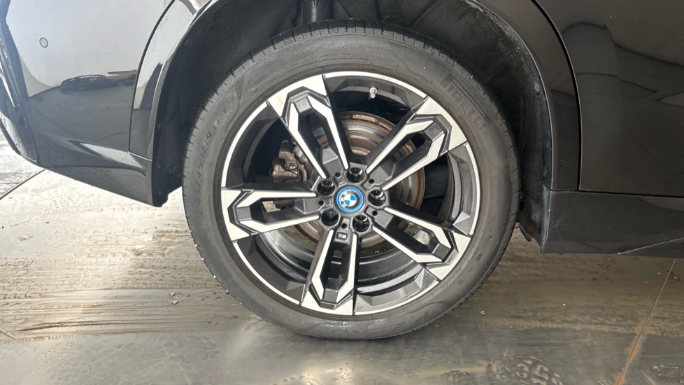 BMW iX1 Image 19