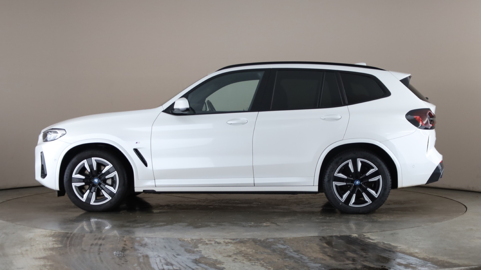 4027488 210kW M Sport 80kWh 5dr Auto