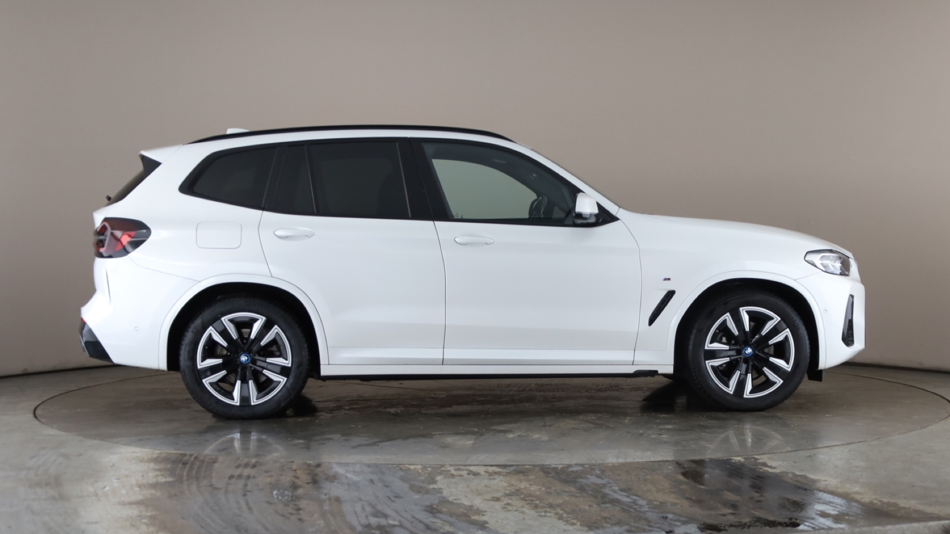 4027488 210kW M Sport 80kWh 5dr Auto