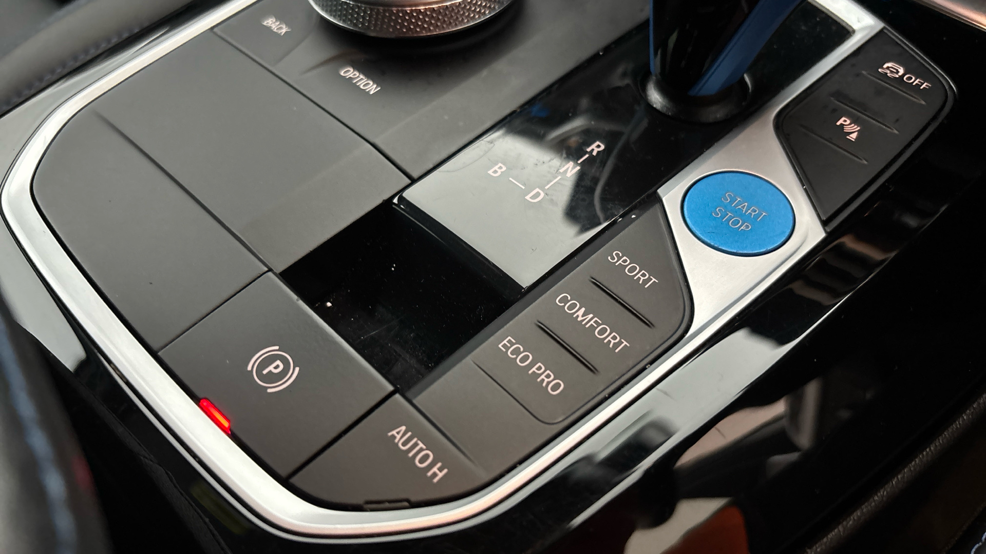 4027488 210kW M Sport 80kWh 5dr Auto