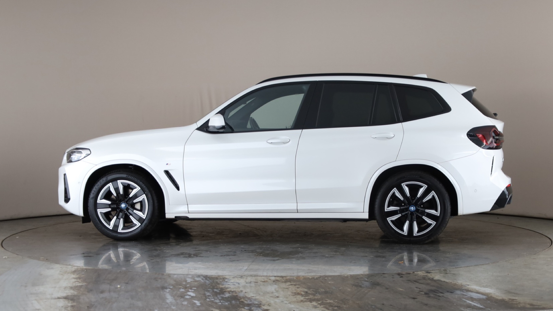 4027428 210kW M Sport 80kWh 5dr Auto