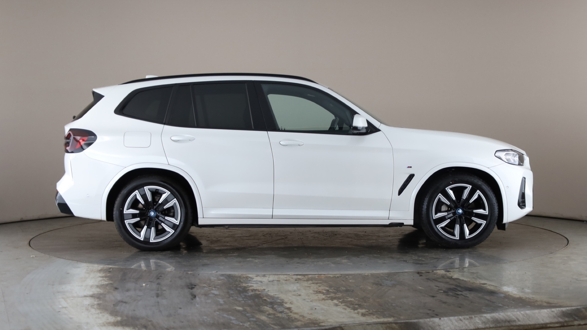 4027428 210kW M Sport 80kWh 5dr Auto