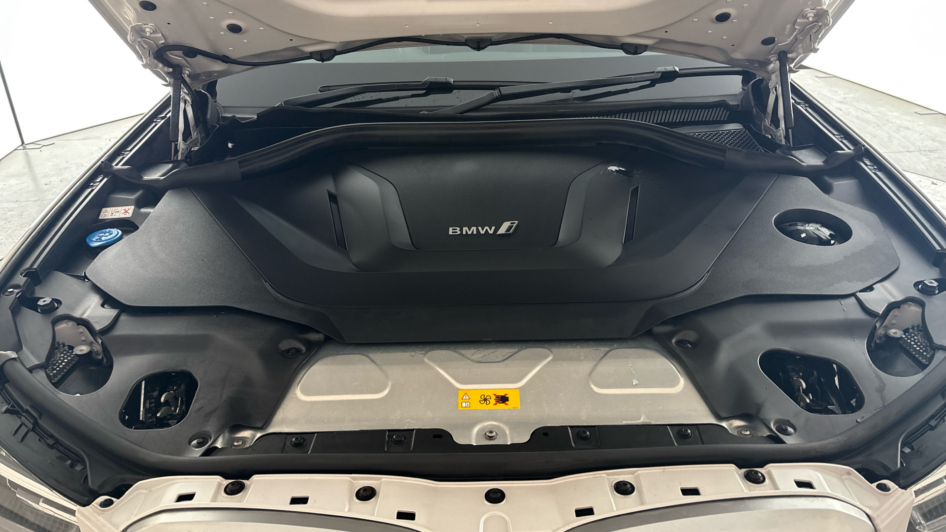 4027428 210kW M Sport 80kWh 5dr Auto