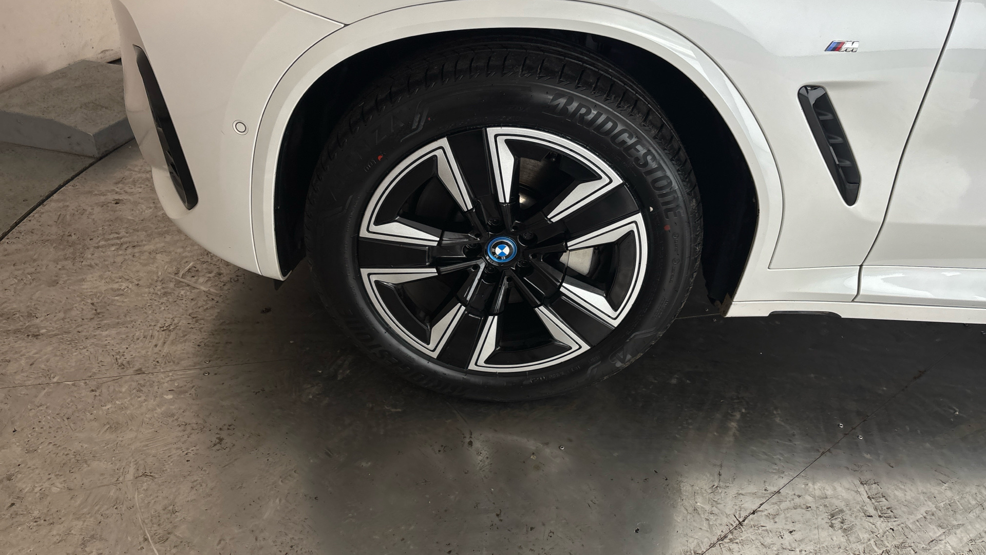 4027428 210kW M Sport 80kWh 5dr Auto