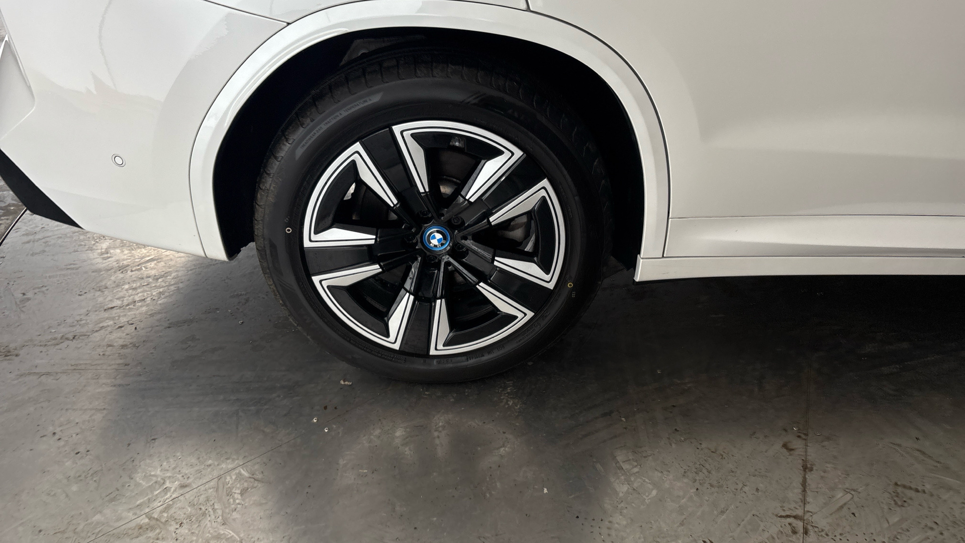 4027428 210kW M Sport 80kWh 5dr Auto