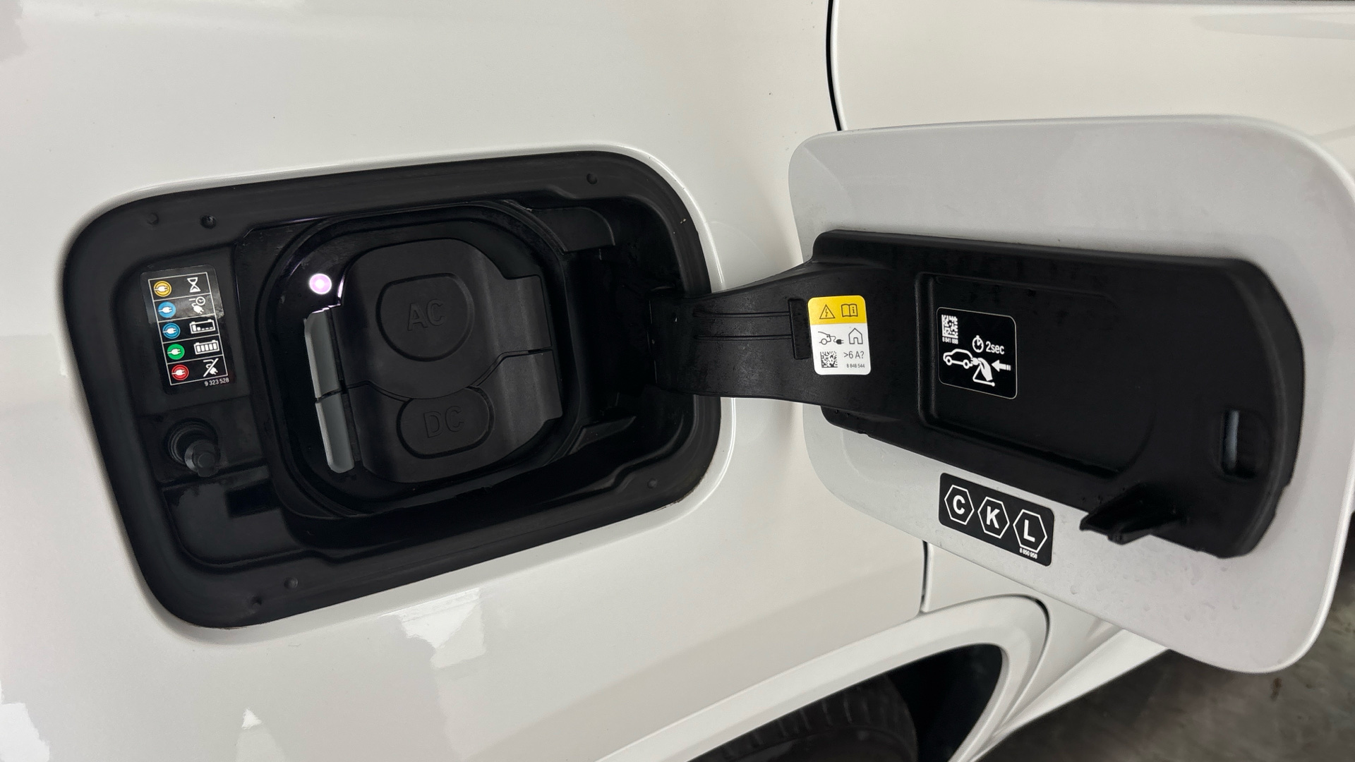 4027428 210kW M Sport 80kWh 5dr Auto