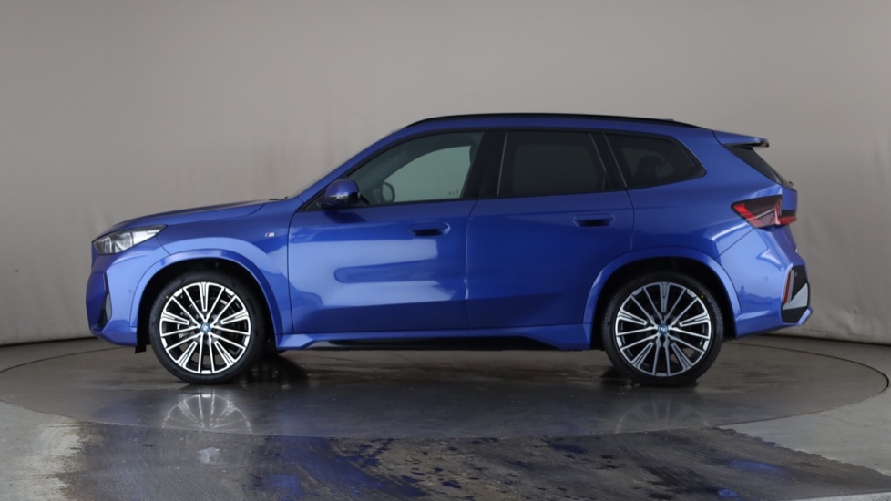 BMW iX1 Image 2