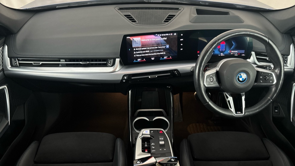 BMW iX1 Image 11