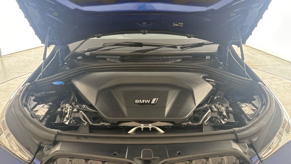 BMW iX1 Image 16