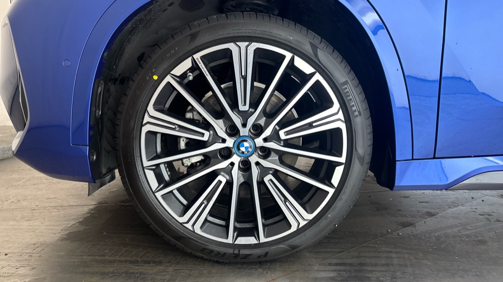 BMW iX1 Image 17