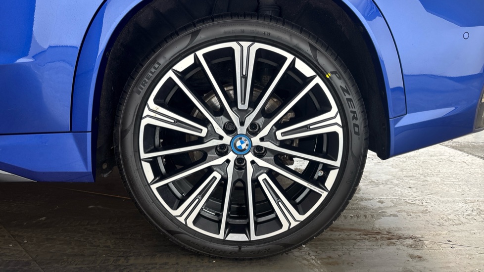 BMW iX1 Image 18
