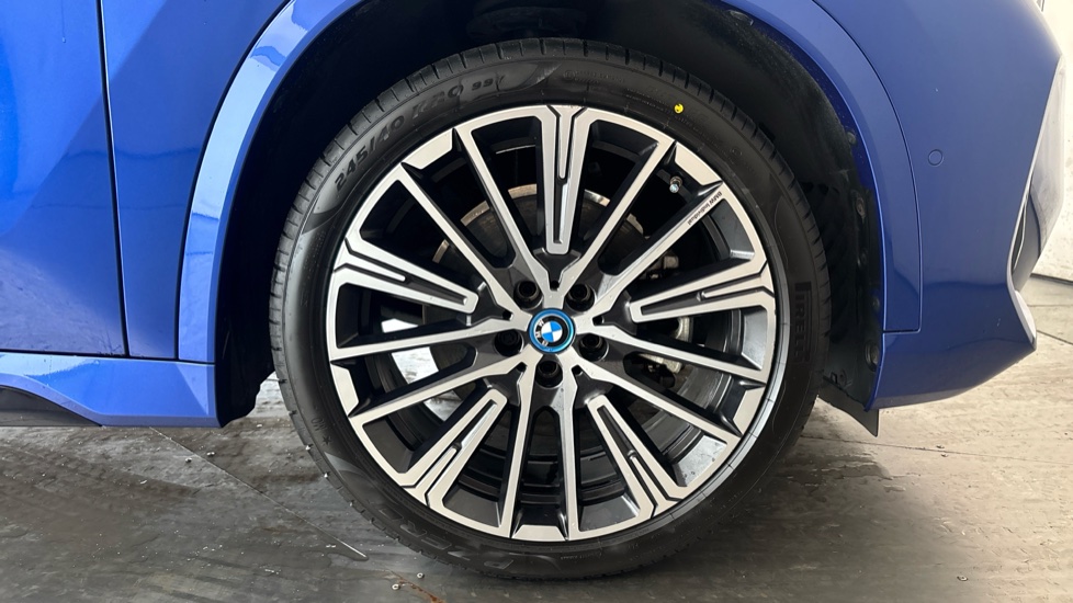 BMW iX1 Image 20