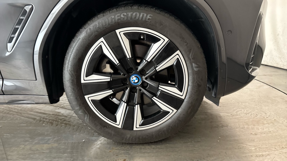 BMW iX3 Image 20