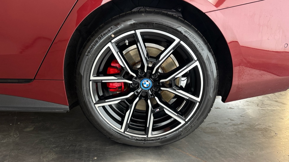 BMW I4 Image 18