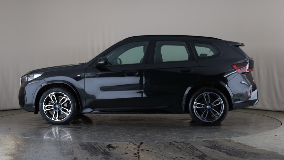BMW iX1 Image 2