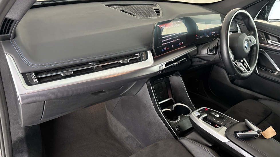 BMW iX1 Image 10