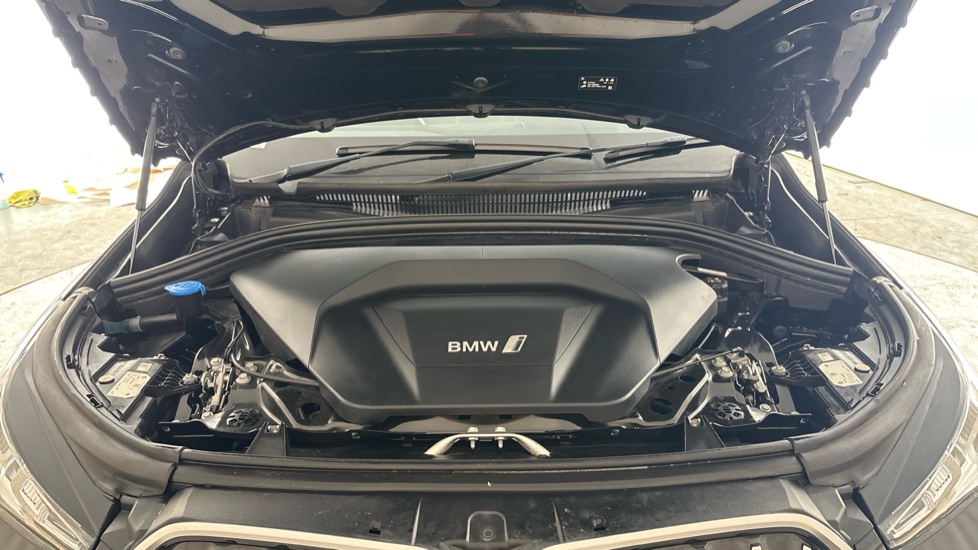 BMW iX1 Image 16