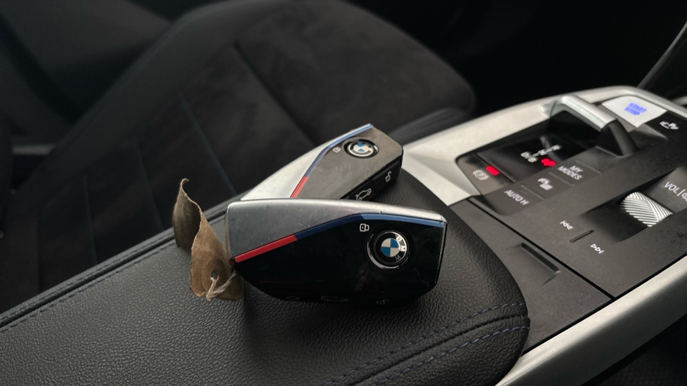 BMW iX1 2 keys available