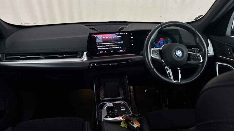BMW iX1 Image 11