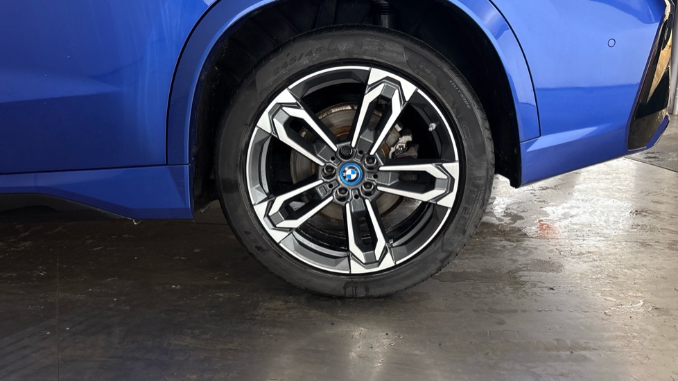 BMW iX1 Image 18