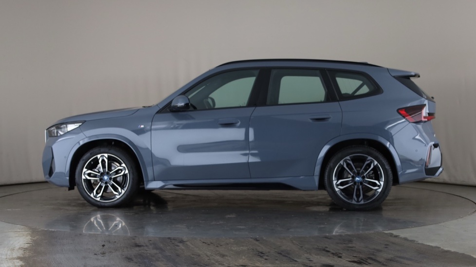 BMW iX1 Image 2