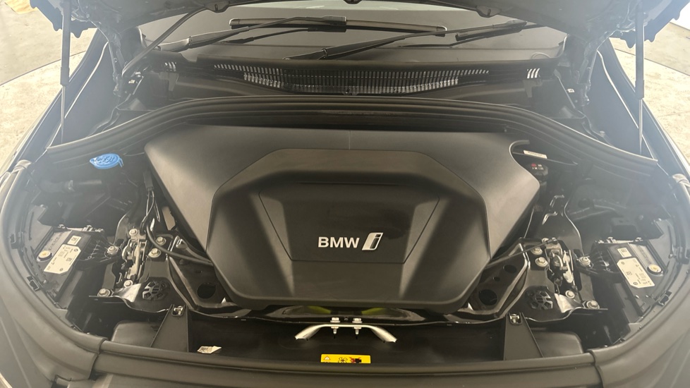 BMW iX1 Image 16