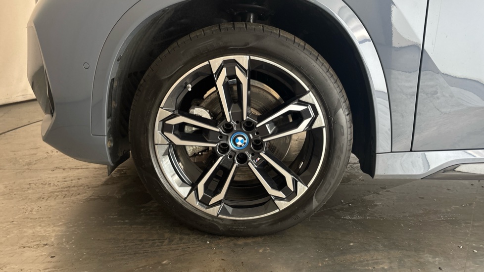 BMW iX1 Image 17