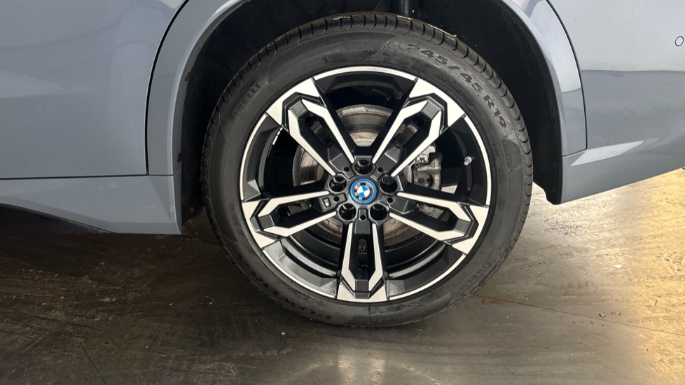 BMW iX1 Image 18