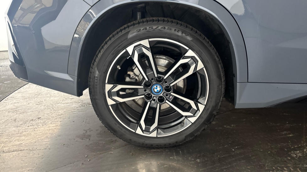 BMW iX1 Image 19