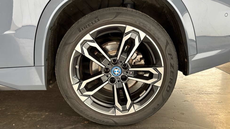 BMW iX1 Image 18