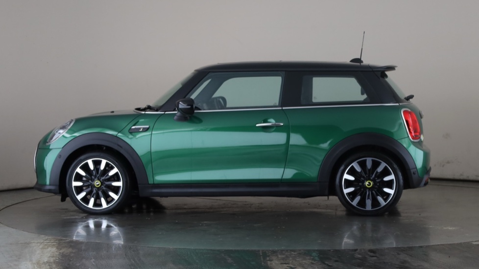 MINI HATCHBACK Image 2